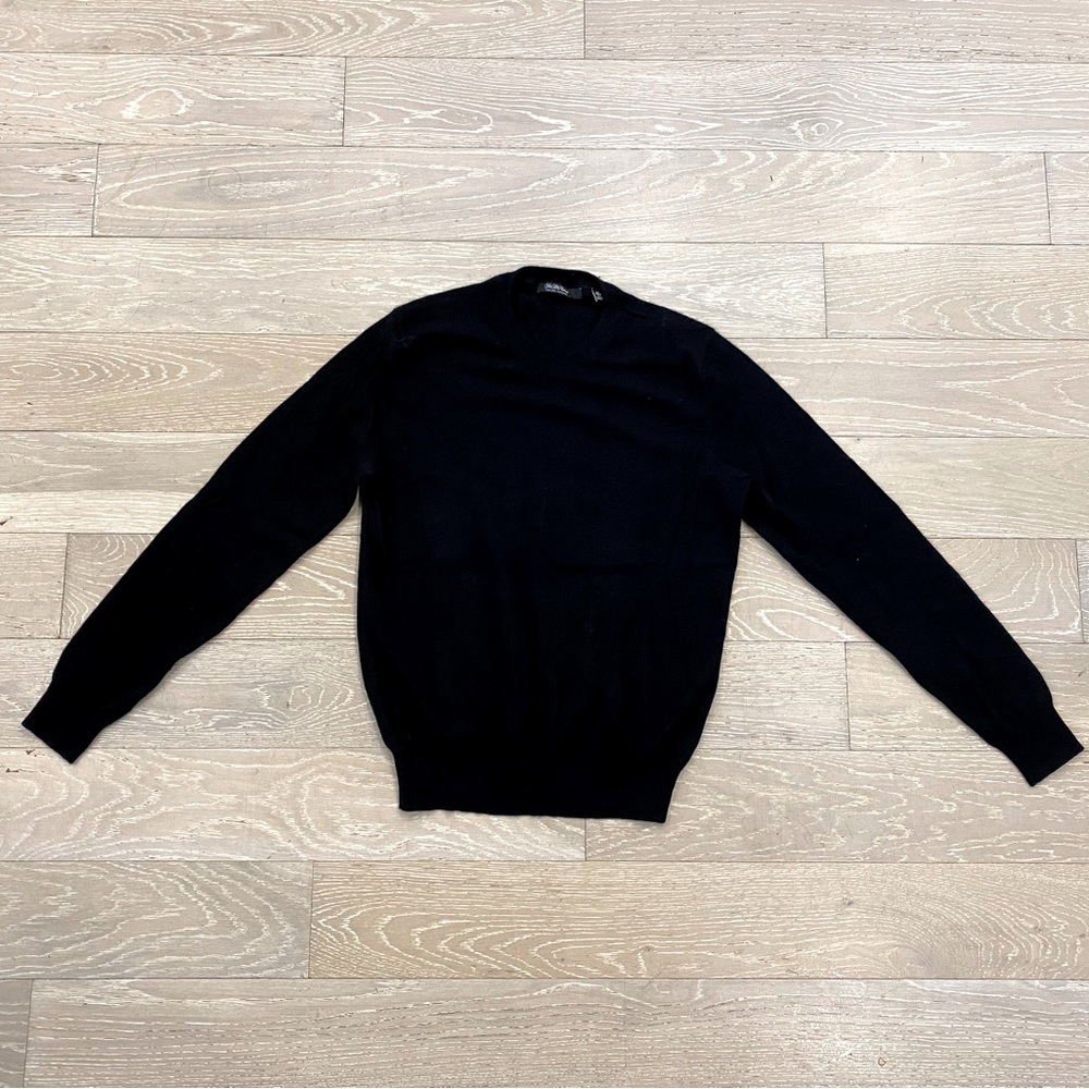 Saks Fifth Avenue lightweight Cashmere Collection V-neck long sleeve Sweater